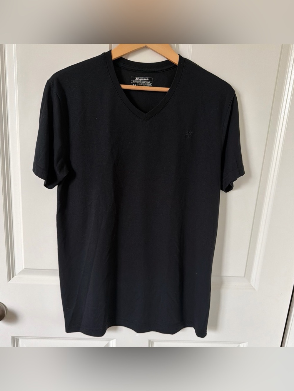 Aeropostale Men's Black V-Neck Tee